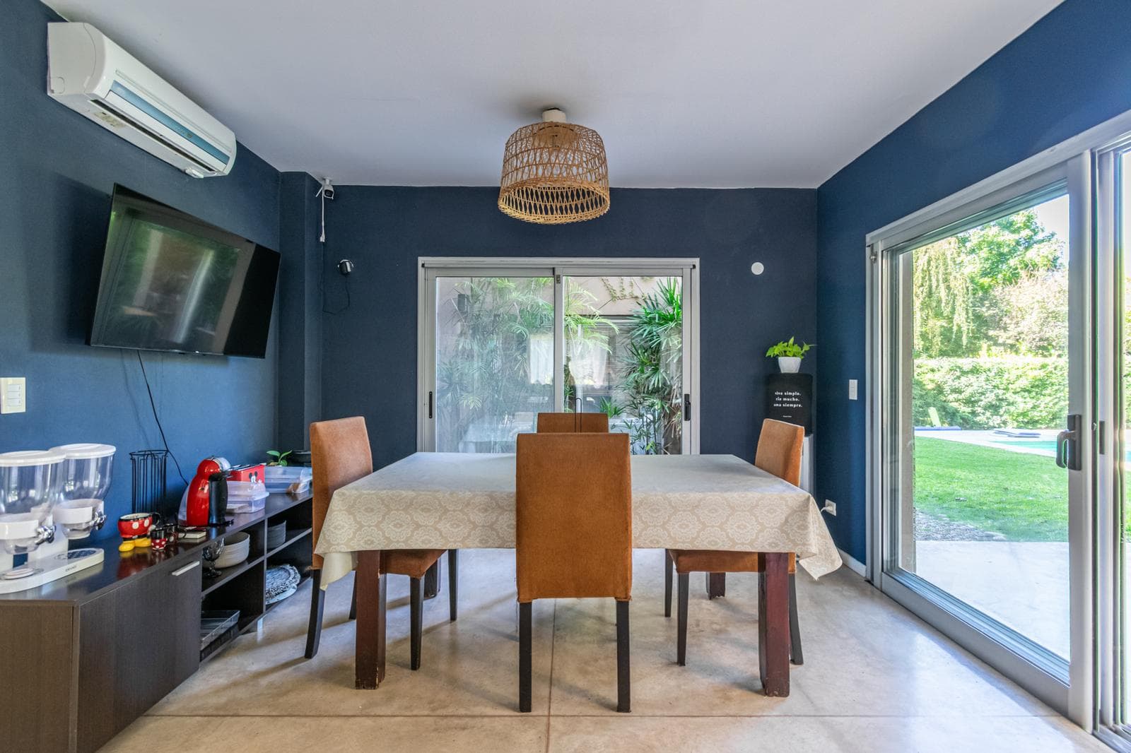House for Sale: Haras del Pilar, La Pradera—6 rooms, 4 bedrooms, 3 bathrooms, half-bath, 2 garage spaces, pool. Excellent