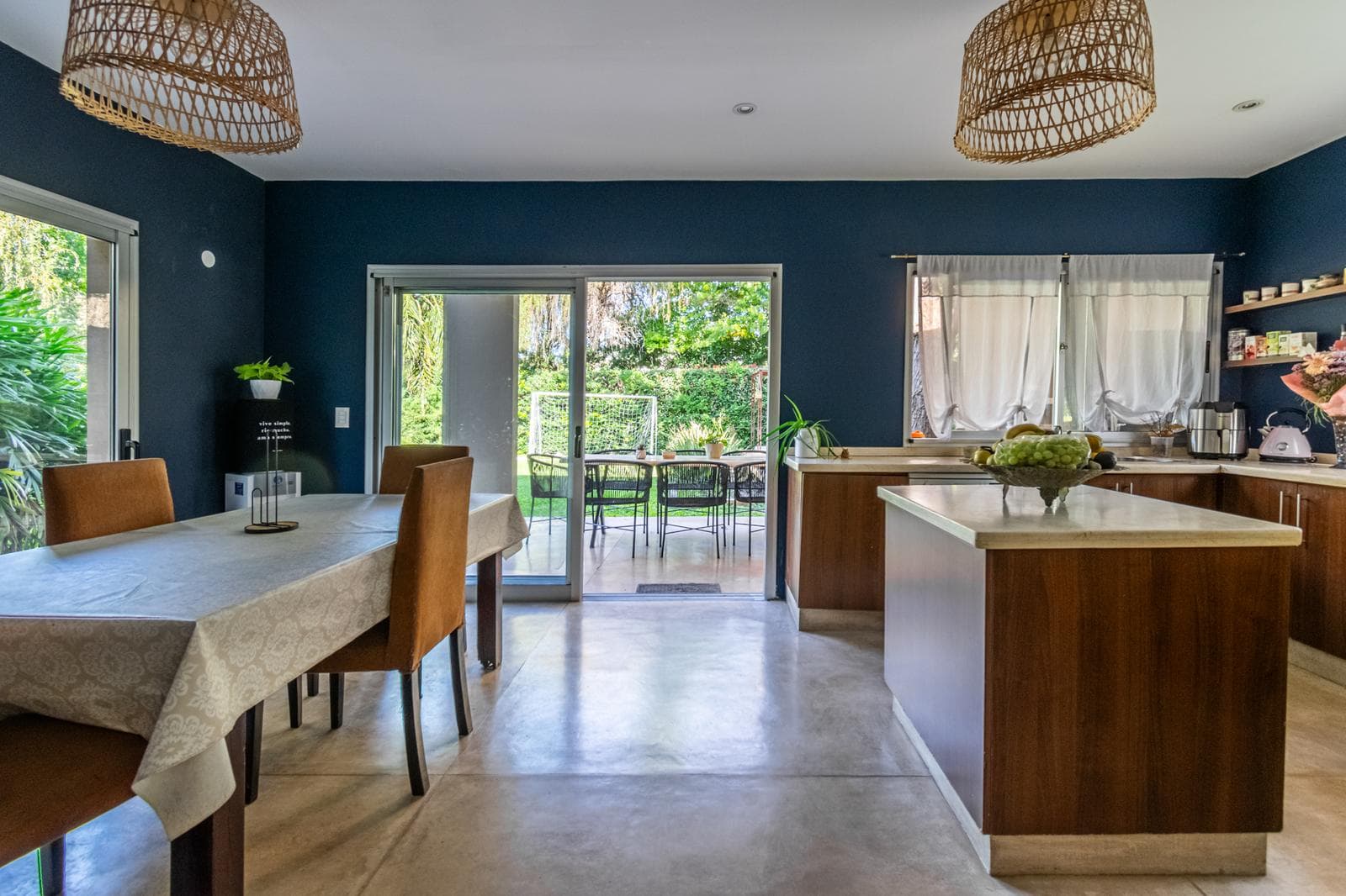 House for Sale: Haras del Pilar, La Pradera—6 rooms, 4 bedrooms, 3 bathrooms, half-bath, 2 garage spaces, pool. Excellent