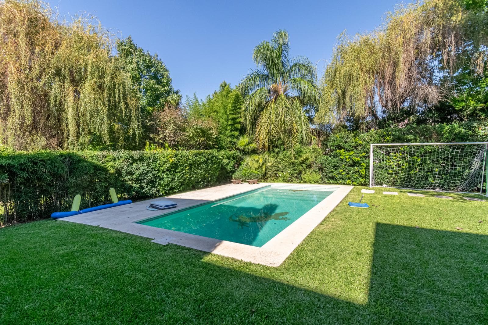 House for Sale: Haras del Pilar, La Pradera—6 rooms, 4 bedrooms, 3 bathrooms, half-bath, 2 garage spaces, pool. Excellent