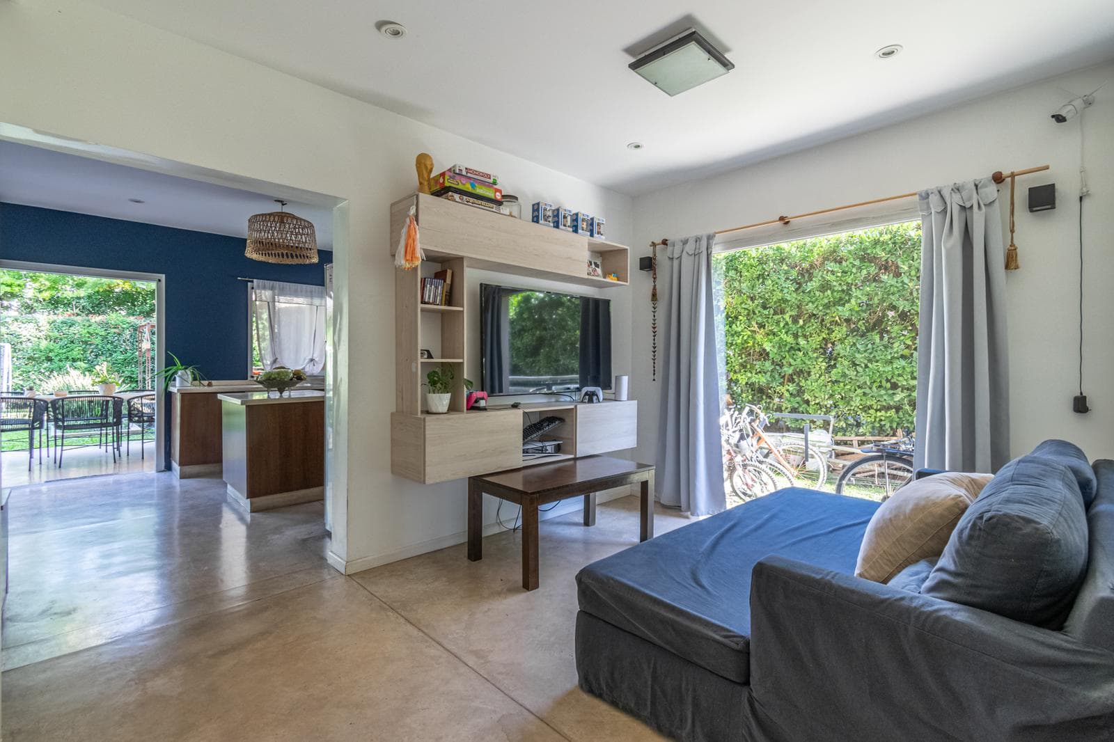 House for Sale: Haras del Pilar, La Pradera—6 rooms, 4 bedrooms, 3 bathrooms, half-bath, 2 garage spaces, pool. Excellent