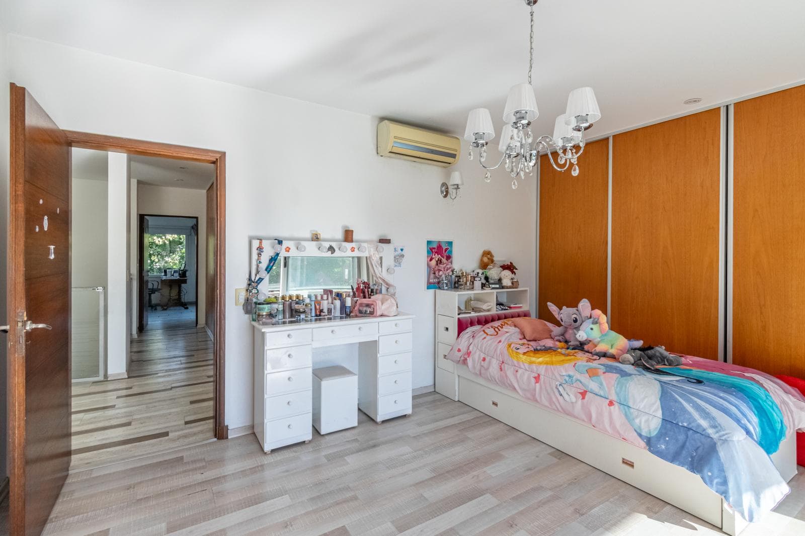 House for Sale: Haras del Pilar, La Pradera—6 rooms, 4 bedrooms, 3 bathrooms, half-bath, 2 garage spaces, pool. Excellent