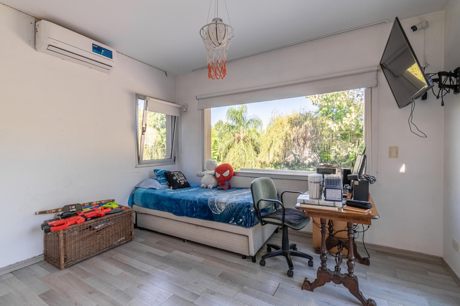 House for Sale: Haras del Pilar, La Pradera—6 rooms, 4 bedrooms, 3 bathrooms, half-bath, 2 garage spaces, pool. Excellent