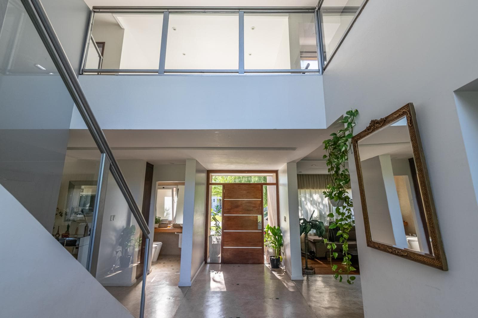 House for Sale: Haras del Pilar, La Pradera—6 rooms, 4 bedrooms, 3 bathrooms, half-bath, 2 garage spaces, pool. Excellent