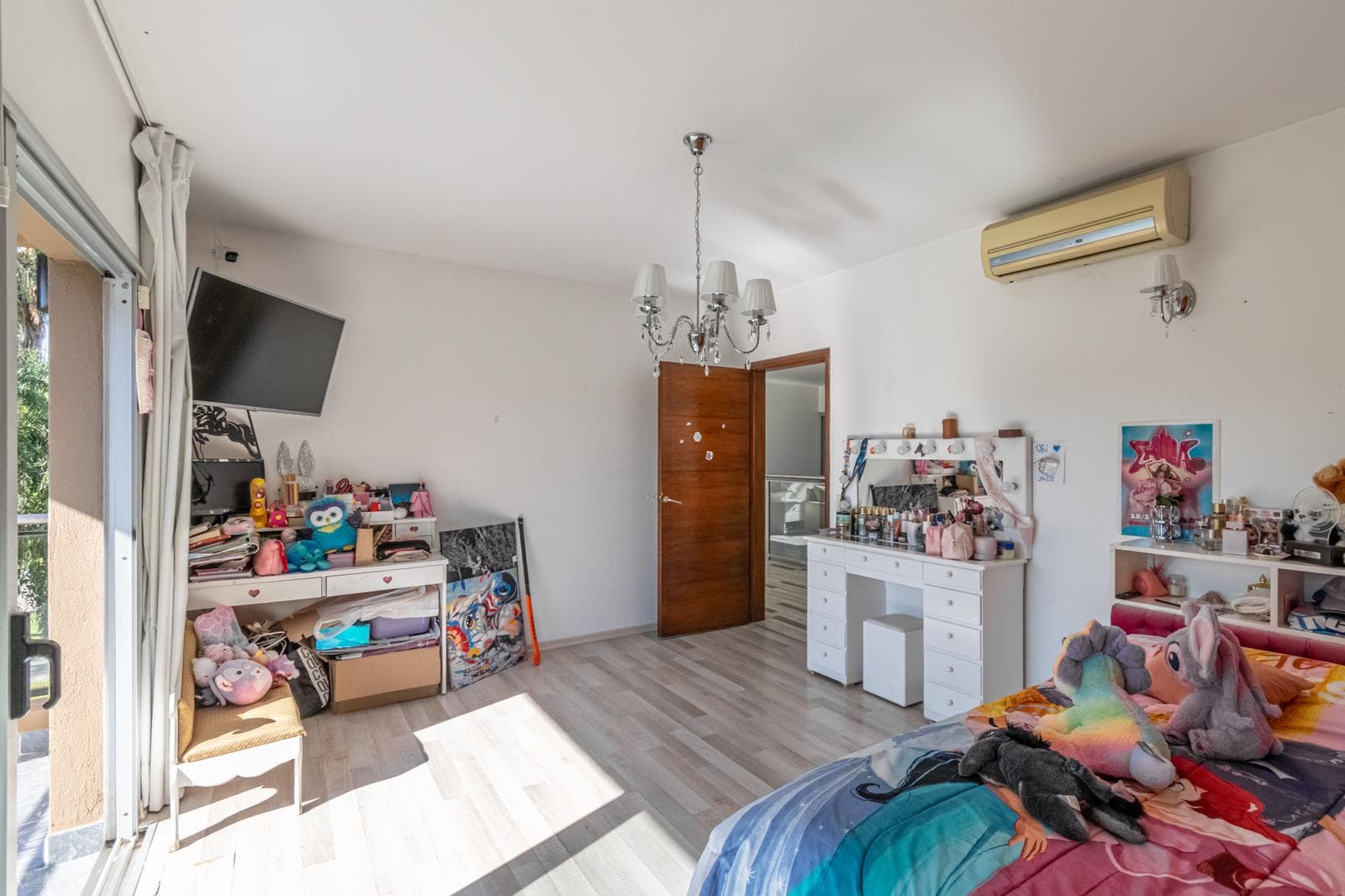 House for Sale: Haras del Pilar, La Pradera—6 rooms, 4 bedrooms, 3 bathrooms, half-bath, 2 garage spaces, pool. Excellent