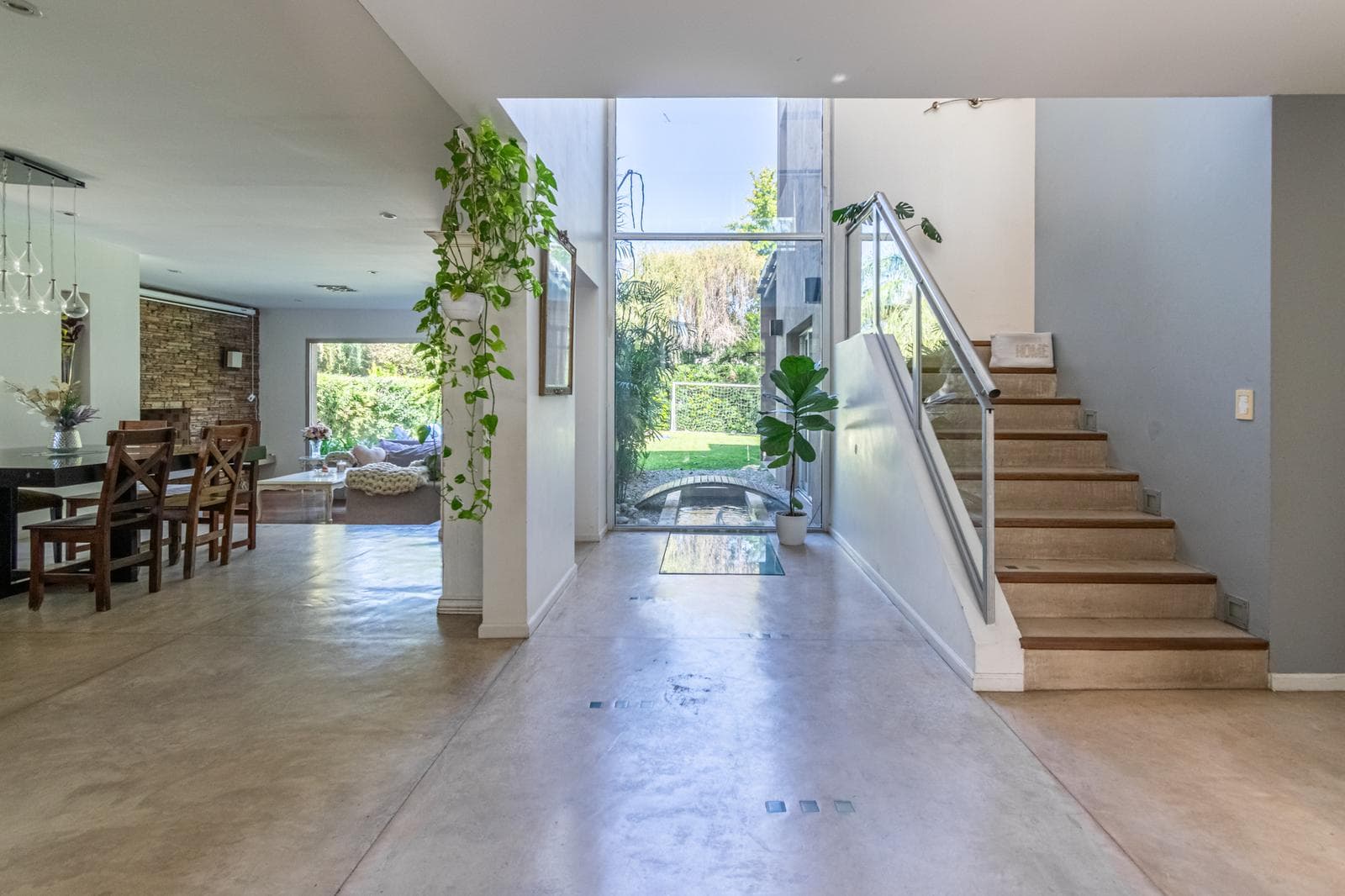 House for Sale: Haras del Pilar, La Pradera—6 rooms, 4 bedrooms, 3 bathrooms, half-bath, 2 garage spaces, pool. Excellent