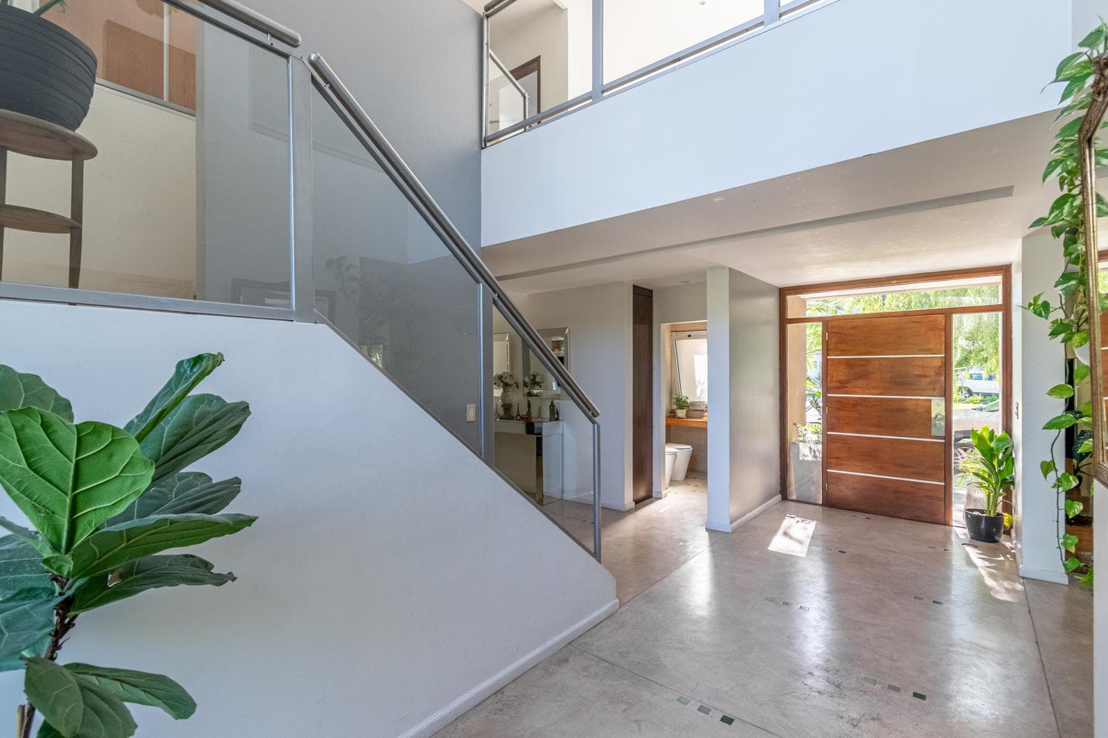 House for Sale: Haras del Pilar, La Pradera—6 rooms, 4 bedrooms, 3 bathrooms, half-bath, 2 garage spaces, pool. Excellent