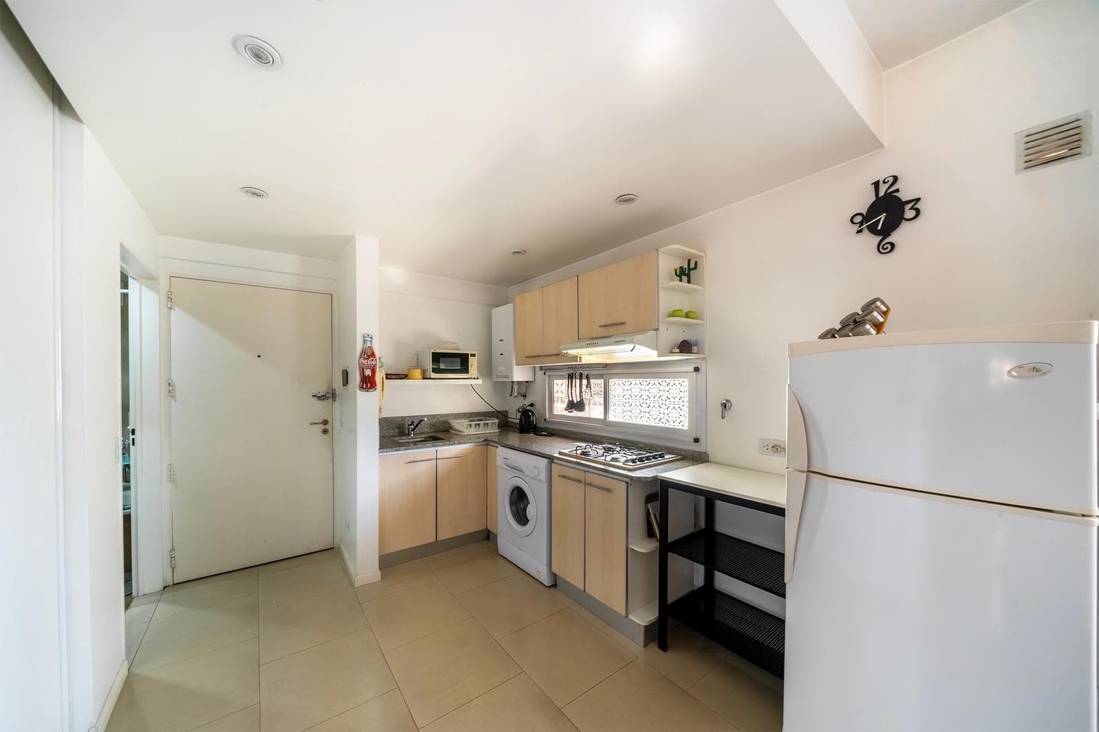 Furnished one-room apartment for short-term rent in Caballito