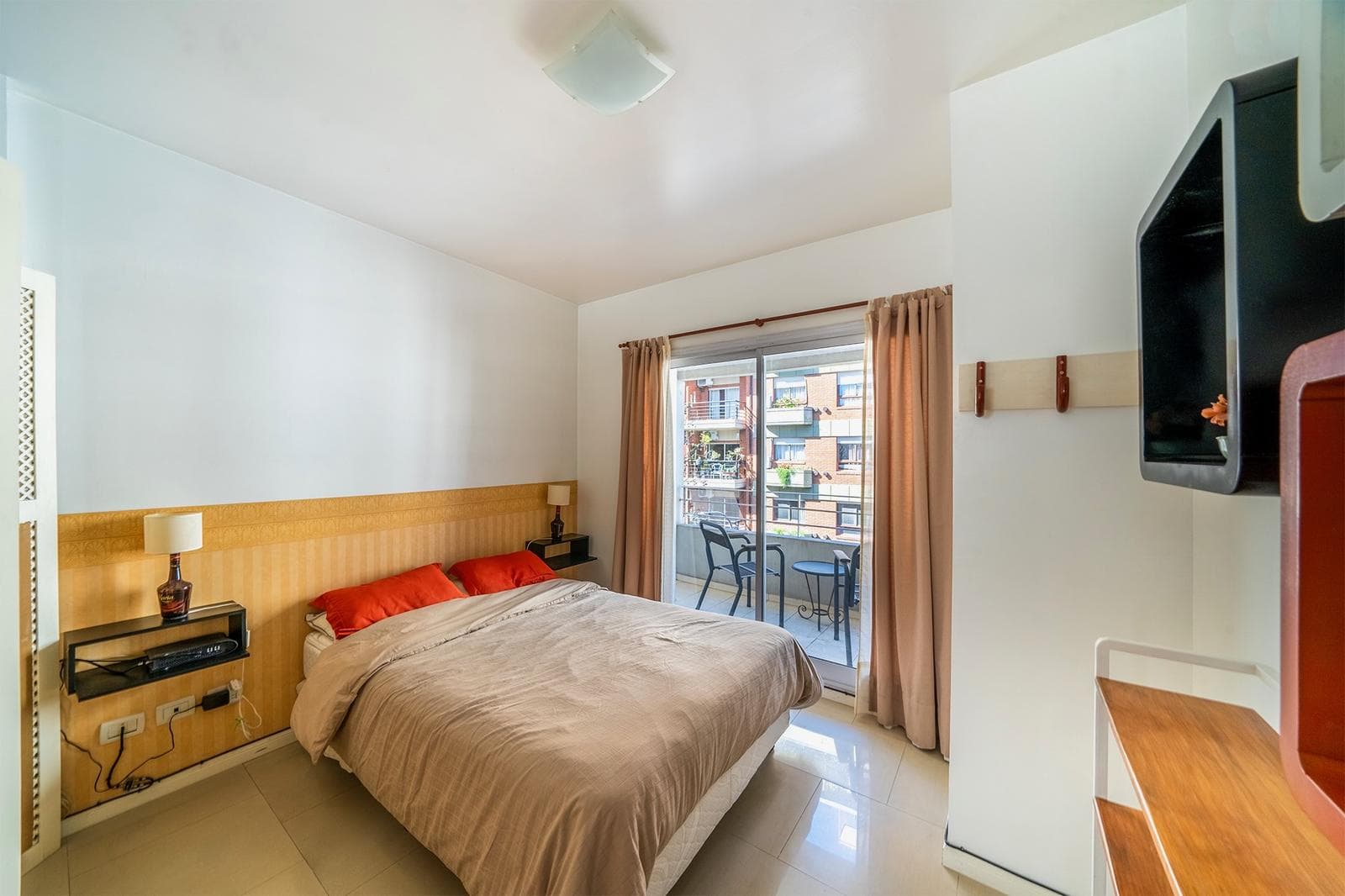 Furnished one-room apartment for short-term rent in Caballito