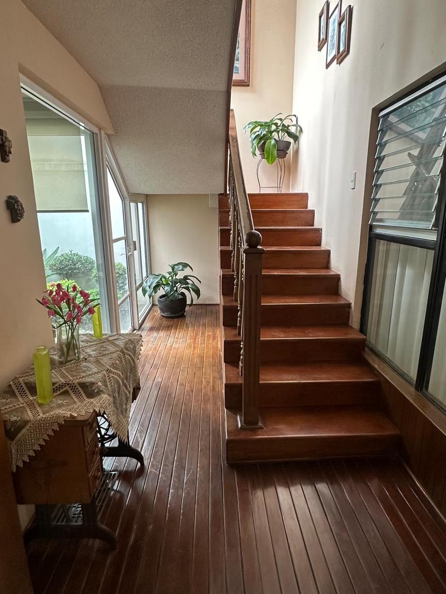 Casa de una Planta con 3 Recámaras, Estudio y Jardín con Terraza