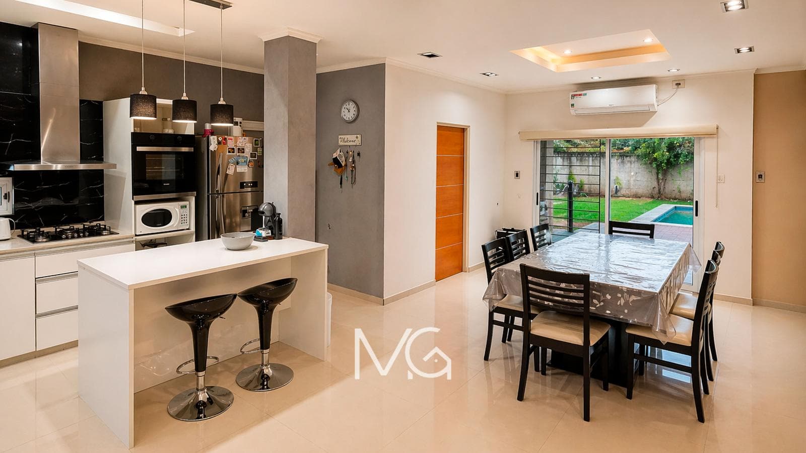 House for Sale with Garden and Pool in San Vicente