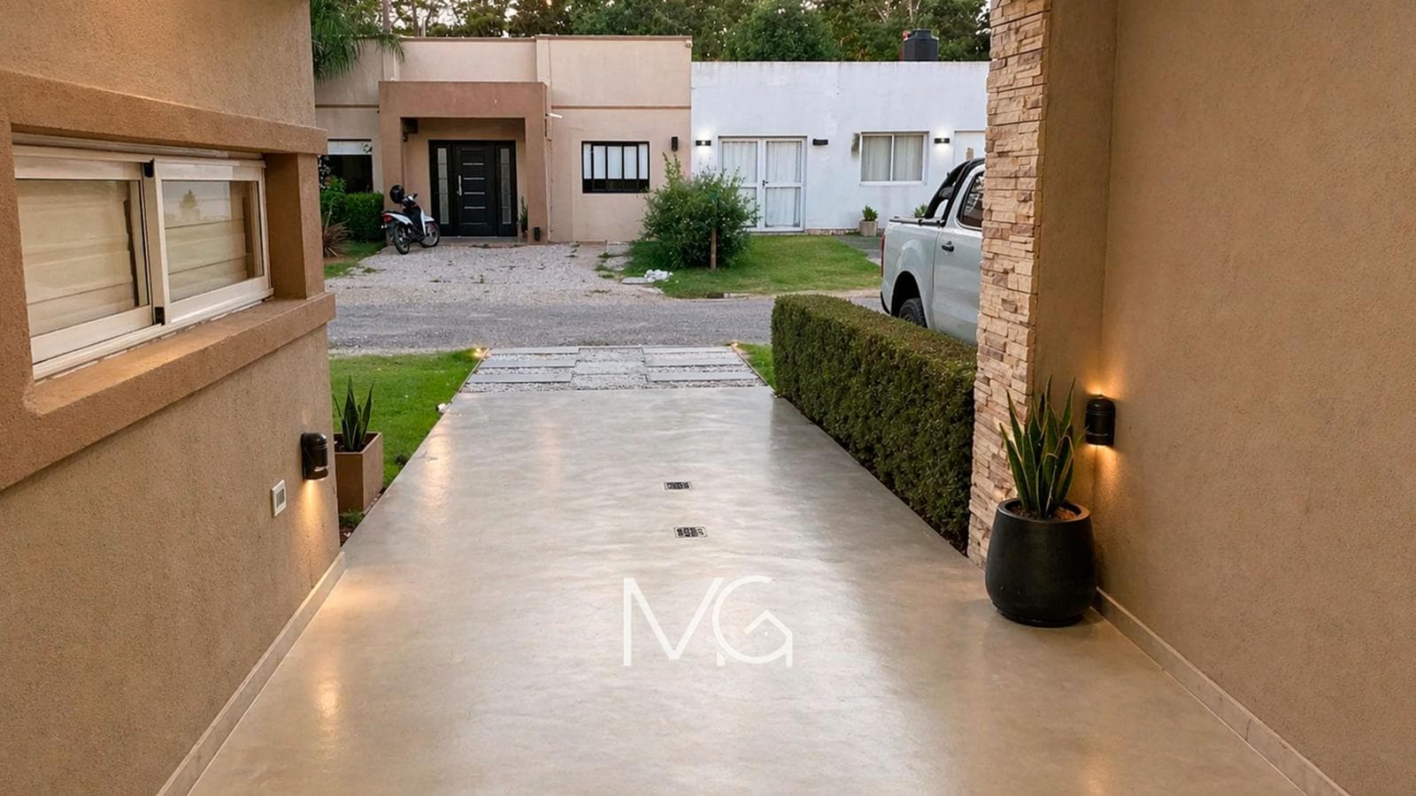 House for Sale with Garden and Pool in San Vicente