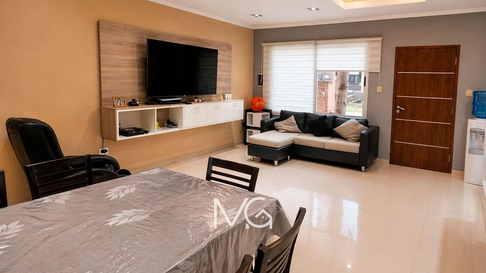 House for Sale with Garden and Pool in San Vicente