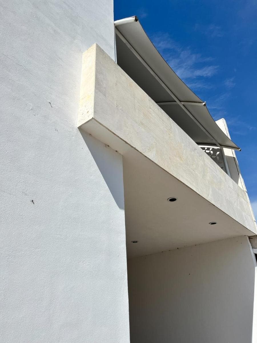 Casa en Planta Baja y Departamento en Planta Alta con entrada independiente