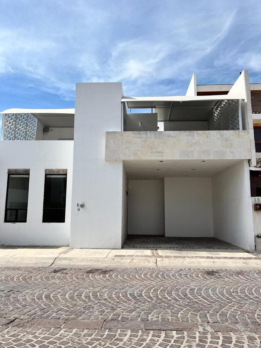 Casa en Planta Baja y Departamento en Planta Alta con entrada independiente
