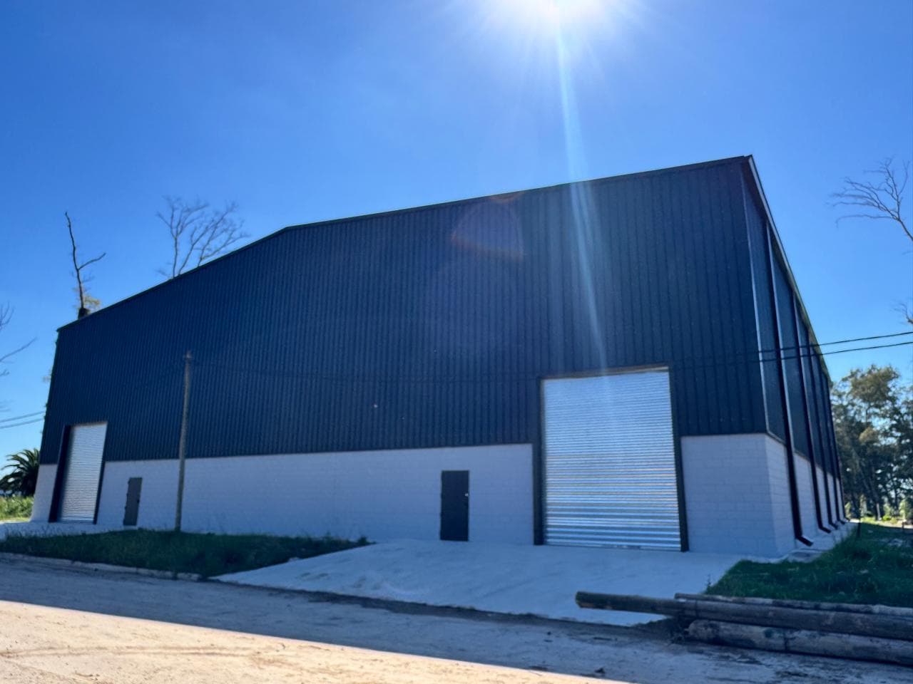 1,340-square-meter warehouse for sale on Camino del Buen Ayre, at the Debenedetti exit, San Martín