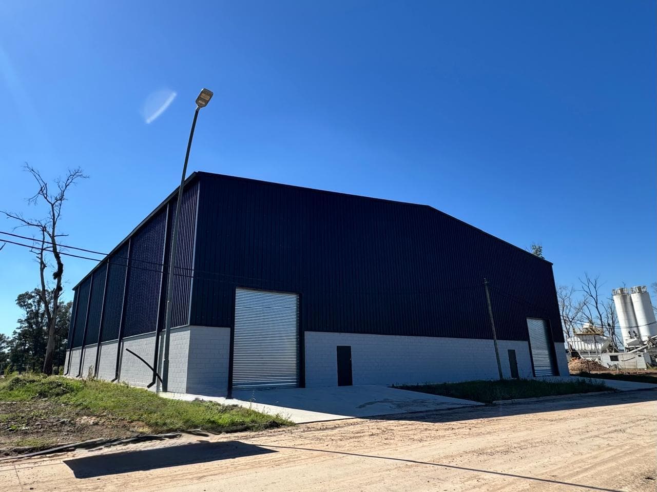 1,340-square-meter warehouse for sale on Camino del Buen Ayre, at the Debenedetti exit, San Martín