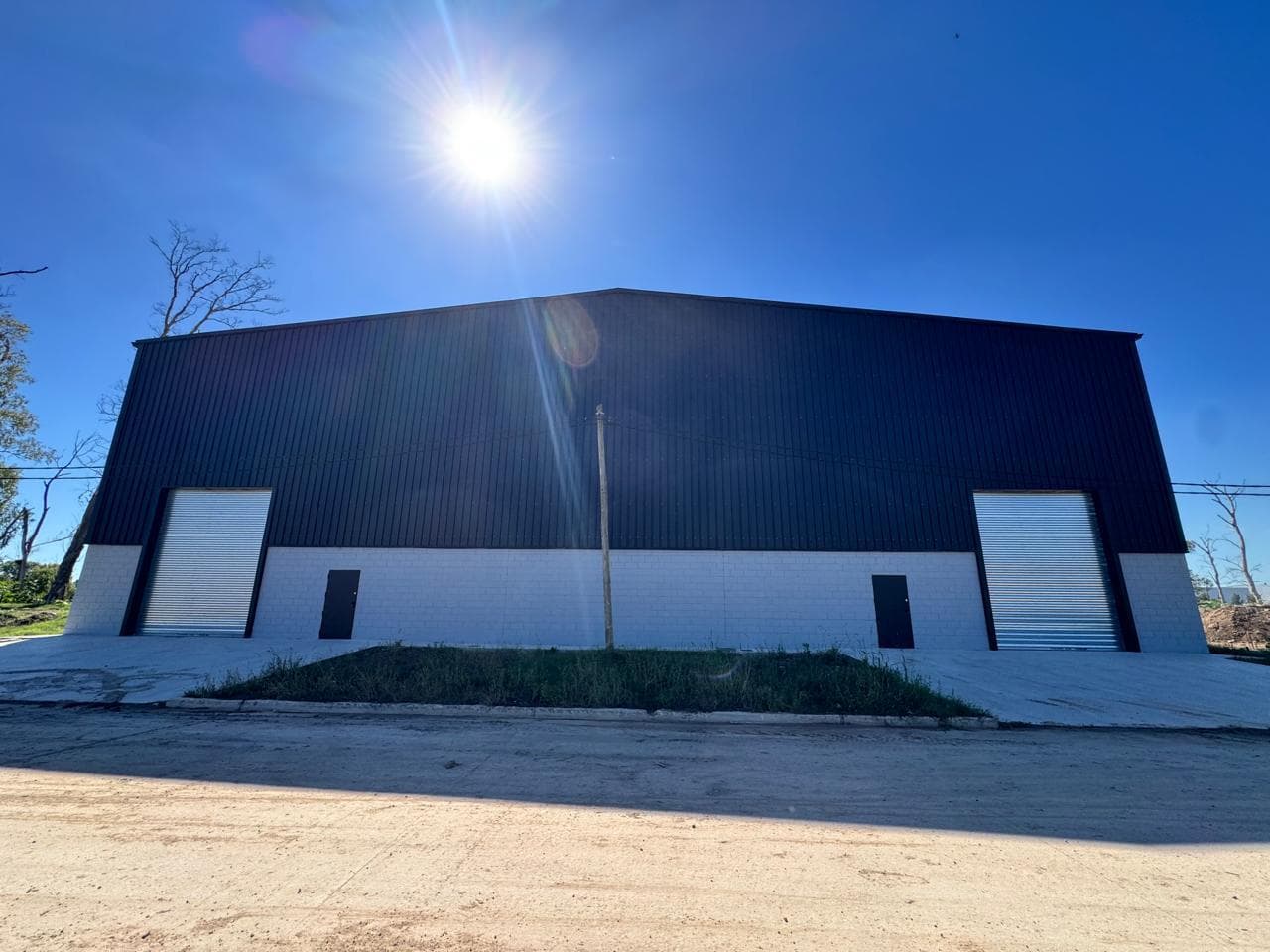 1,340-square-meter warehouse for sale on Camino del Buen Ayre, at the Debenedetti exit, San Martín