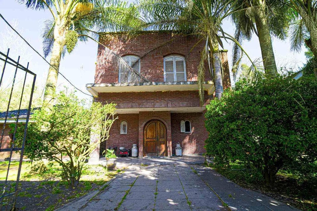 For Sale: 13-room country house with barbecue area and garage in San Vicente