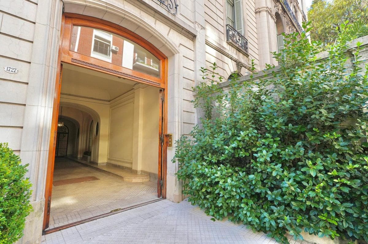 3-Bedroom Apartment for Sale, 157 m², in a Historic Building in Recoleta