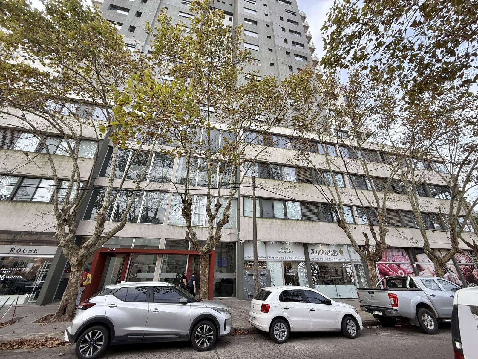 Office for Rent. 2 rooms, bathroom, and kitchen. Torre Italia. Right in the heart of Campana