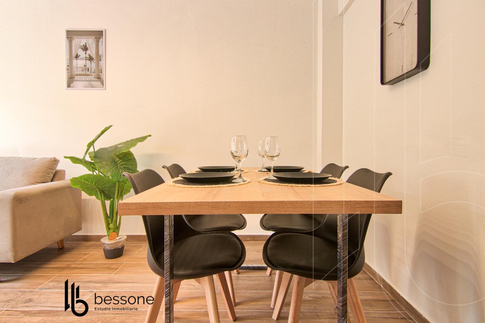 2-Room Furnished Apartment (Refurbished) in Plaza Colón