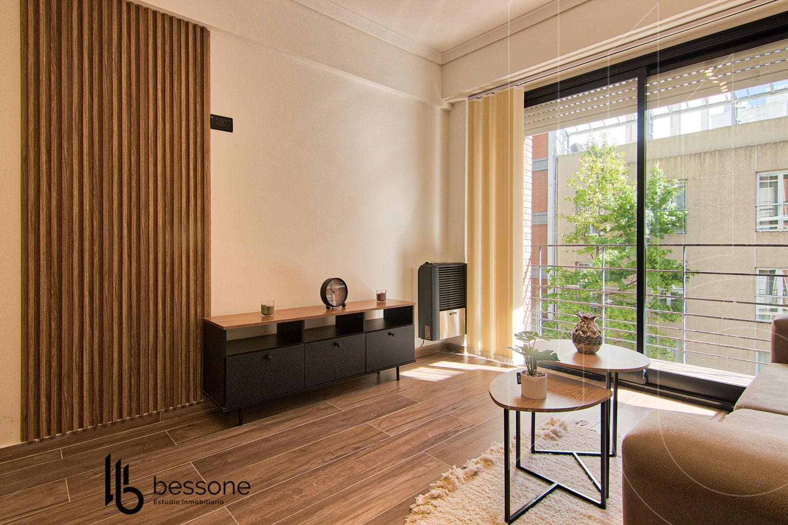 2-Room Furnished Apartment (Refurbished) in Plaza Colón