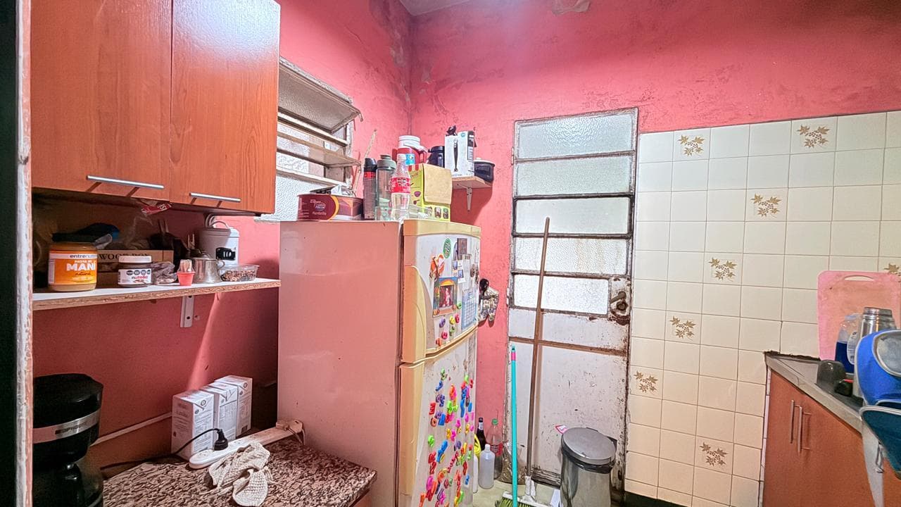 House for Sale: Single-Hall Layout, Ready for Renovation, Ideal for Two Units. La Florida