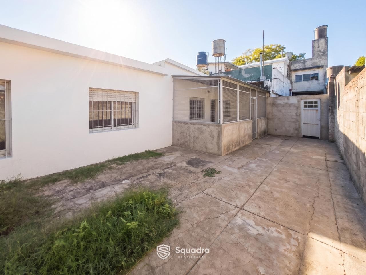 FOR SALE - Apartment building with two separate units and a large lot - Alvear, Rosario.