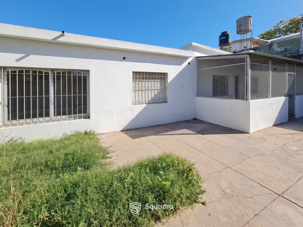 FOR SALE - Apartment building with two separate units and a large lot - Alvear, Rosario.