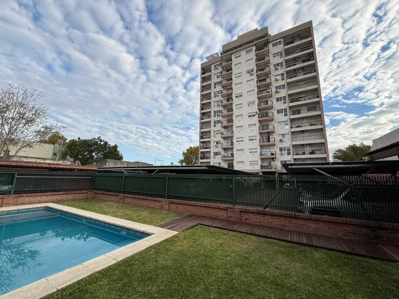 3-ROOM APARTMENT FOR SALE/RENT WITH GARAGE AND FULL AMENITIES IN QUILMES—QUALIFIES FOR MORTGAGE