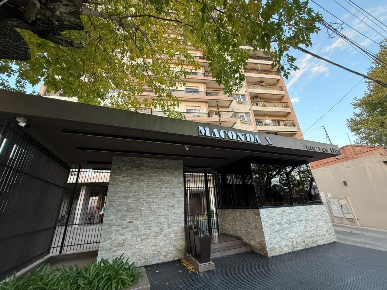 3-ROOM APARTMENT FOR SALE/RENT WITH GARAGE AND FULL AMENITIES IN QUILMES—QUALIFIES FOR MORTGAGE