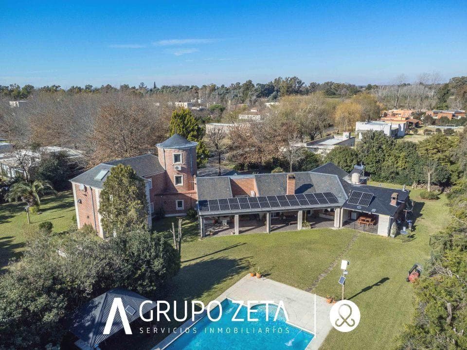 6-Room House for Sale in the Lomas de Fatima Pileta Gated Community