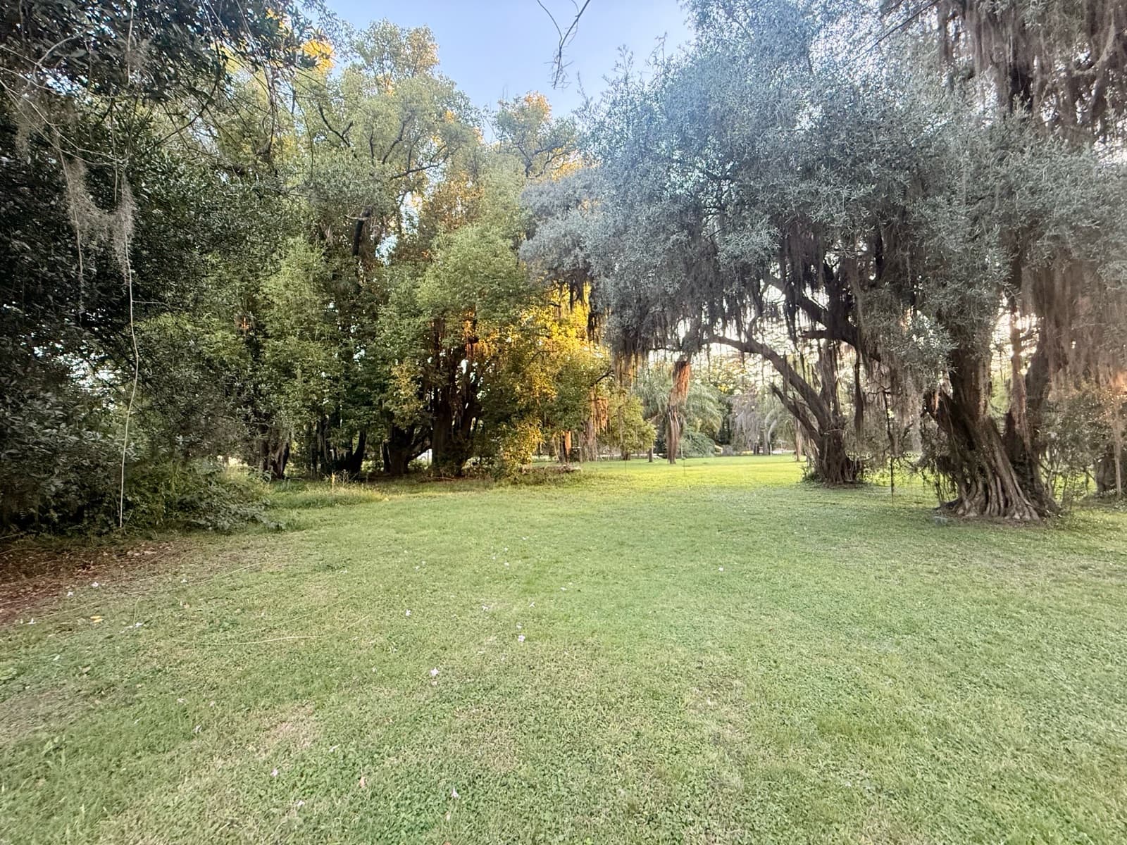 Land for sale on a paved road, just a few meters from Route 9, Garita 13 bis, natural gas