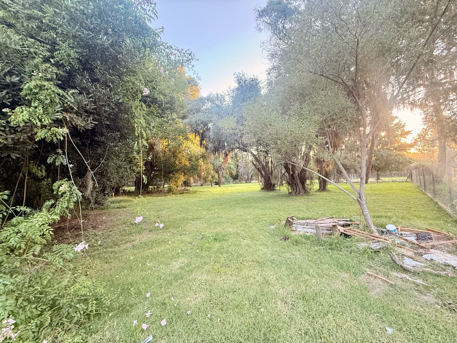 Land for sale on a paved road, just a few meters from Route 9, Garita 13 bis, natural gas