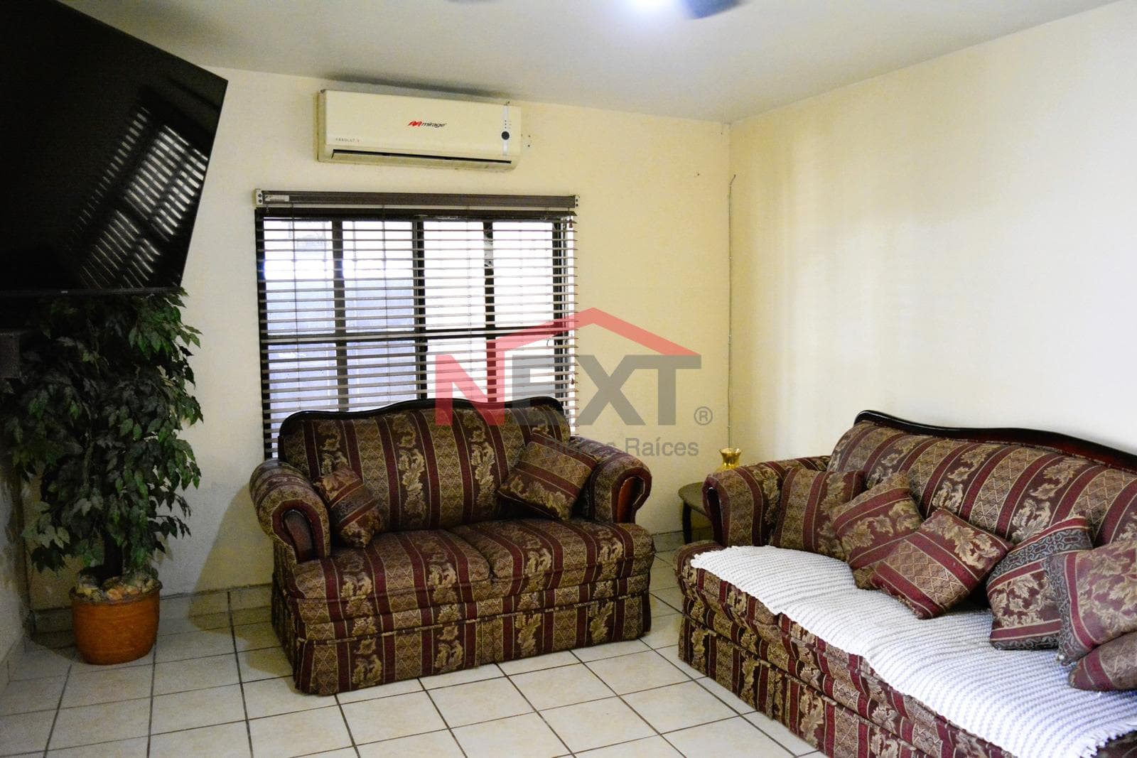 HOUSE FOR SALE IN PEDREGAL DE LA VILLA