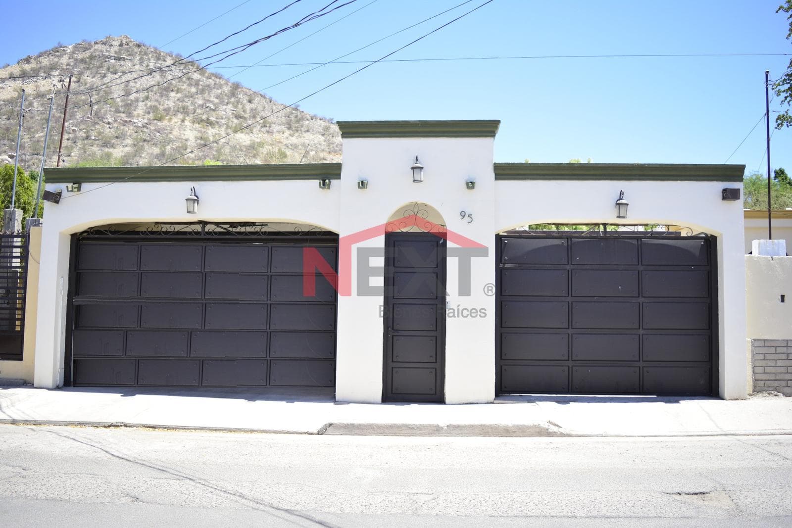 HOUSE FOR SALE IN PEDREGAL DE LA VILLA