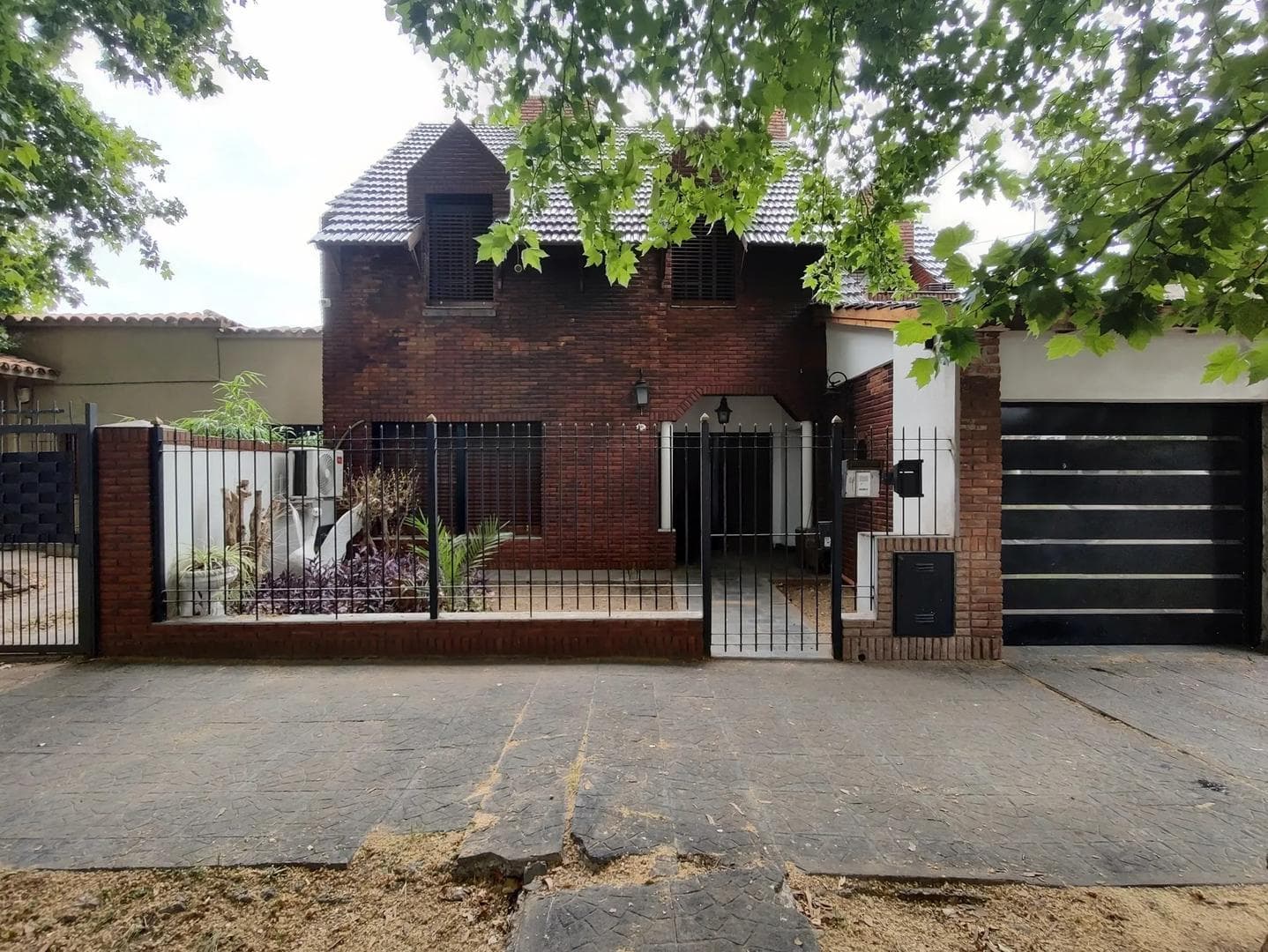HOUSE FOR SALE IN MORÓN – EXCELLENT LOCATION – SPACIOUS ROOMS – GREAT OPPORTUNITY