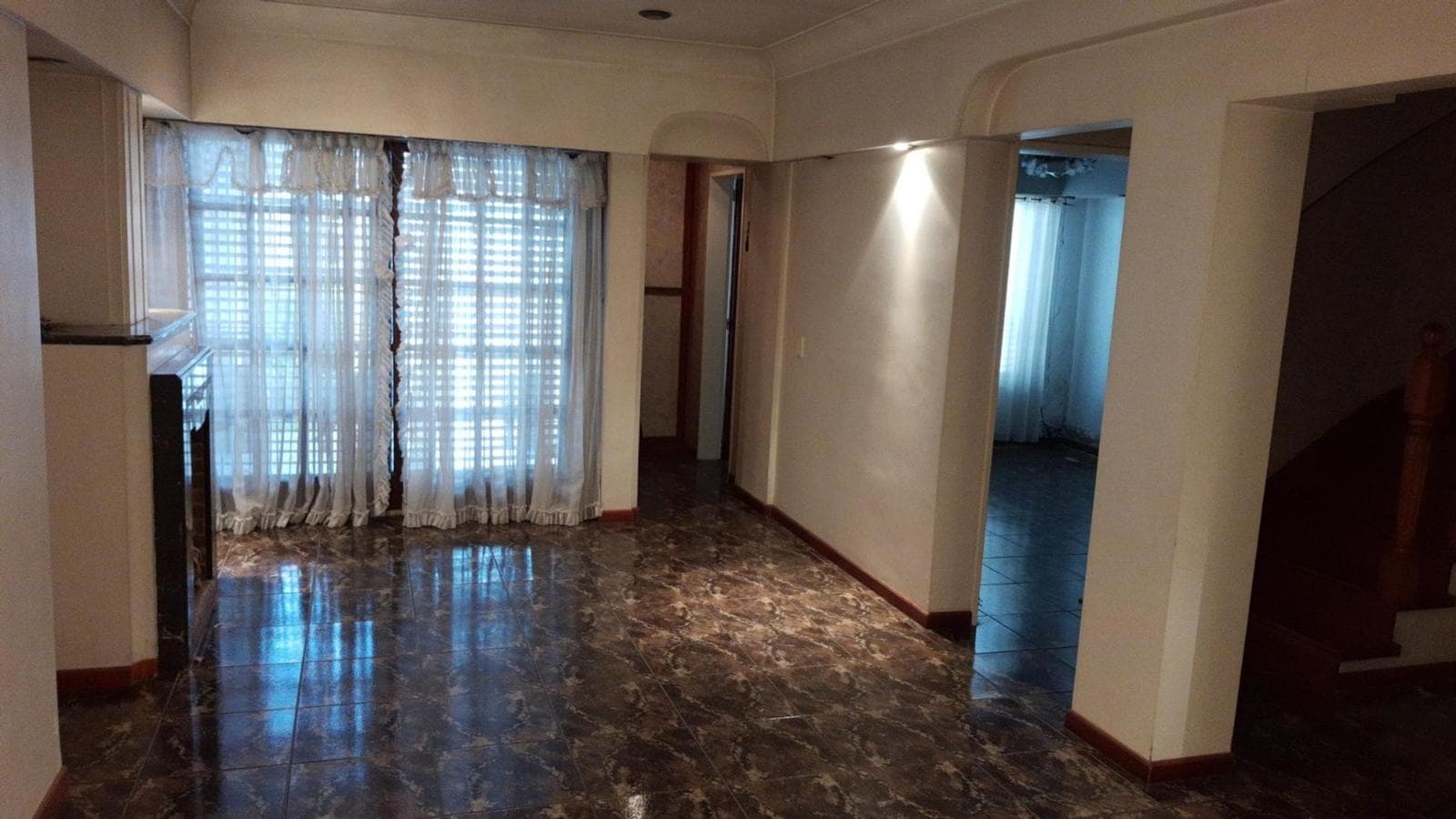 HOUSE FOR SALE IN MORÓN – EXCELLENT LOCATION – SPACIOUS ROOMS – GREAT OPPORTUNITY