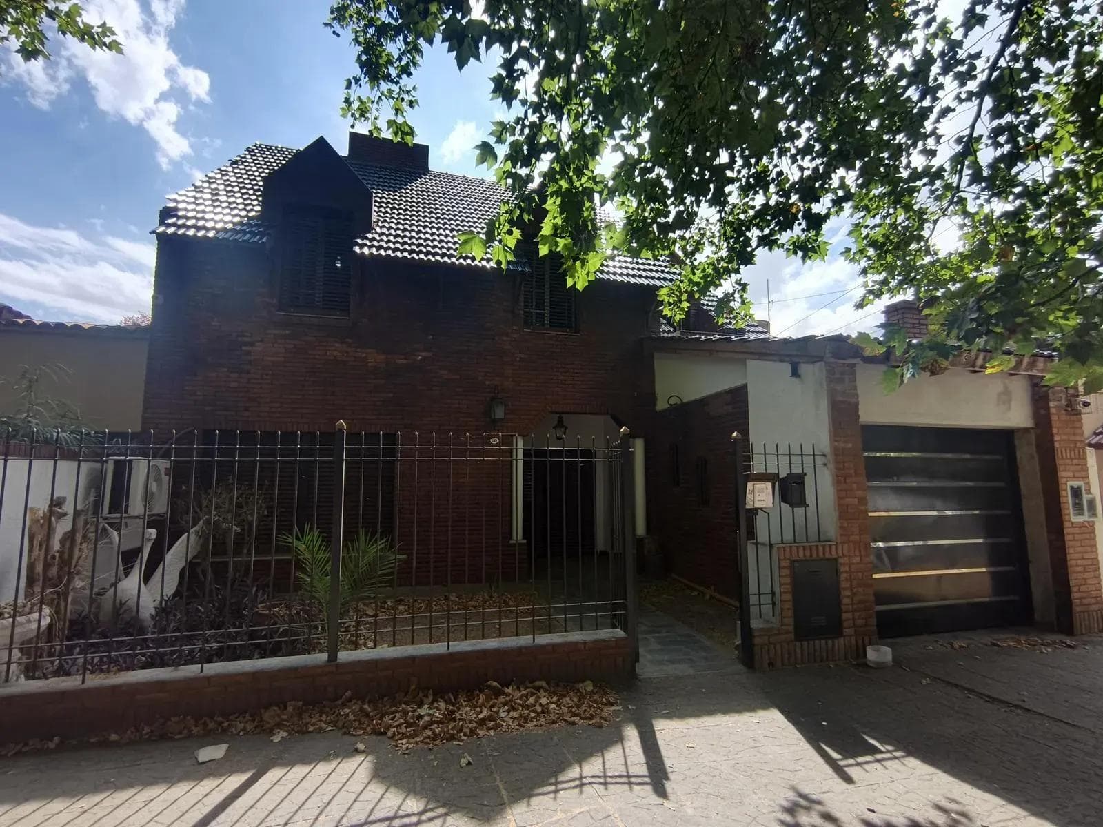 HOUSE FOR SALE IN MORÓN – EXCELLENT LOCATION – SPACIOUS ROOMS – GREAT OPPORTUNITY