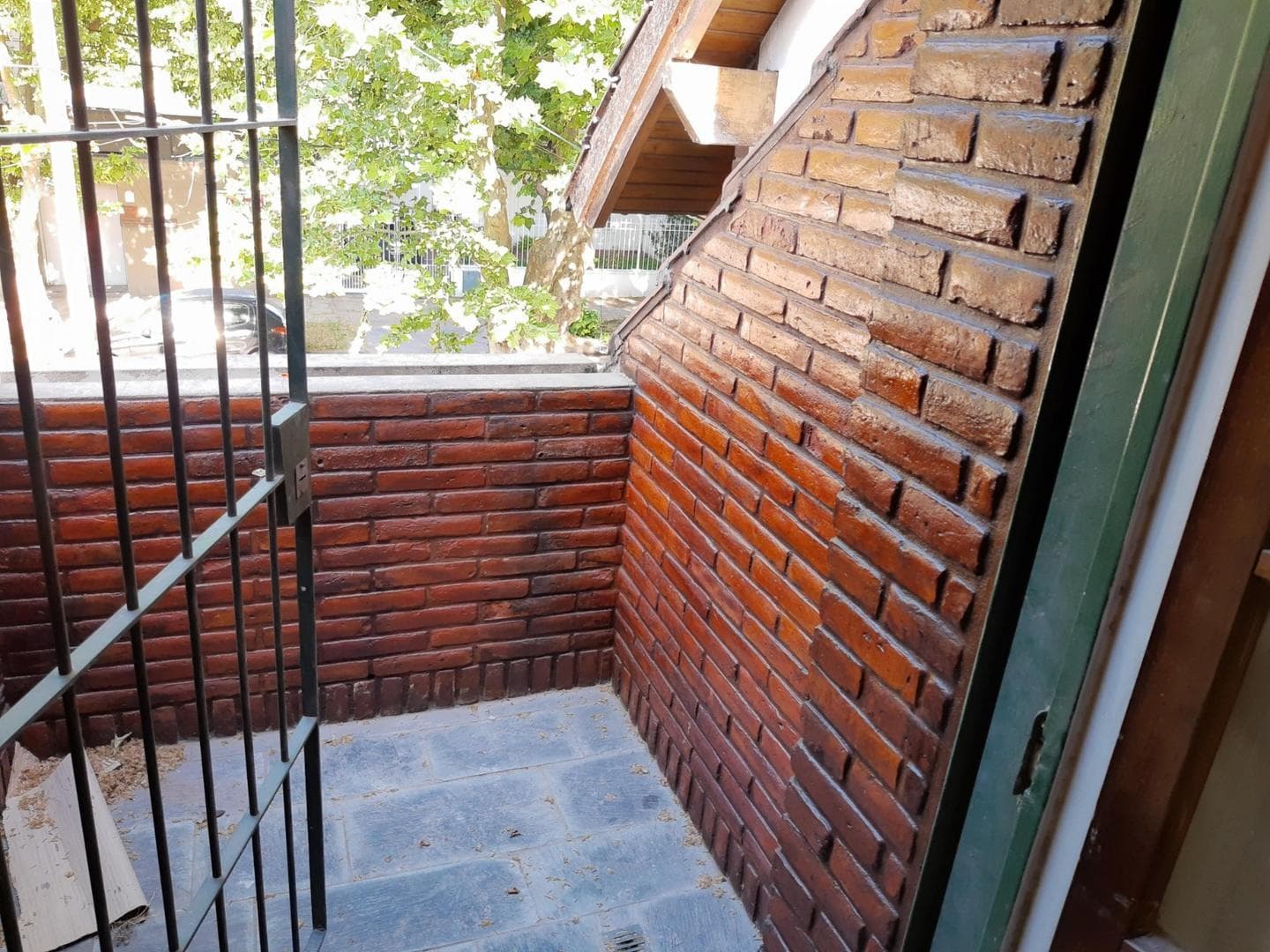 HOUSE FOR SALE IN MORÓN – EXCELLENT LOCATION – SPACIOUS ROOMS – GREAT OPPORTUNITY