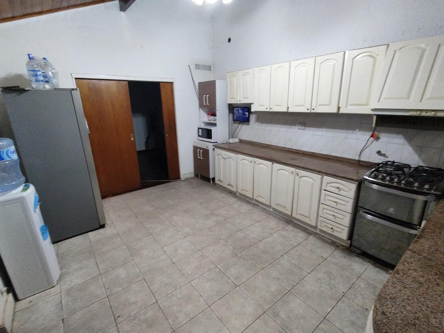 HOUSE FOR SALE IN MORÓN – EXCELLENT LOCATION – SPACIOUS ROOMS – GREAT OPPORTUNITY