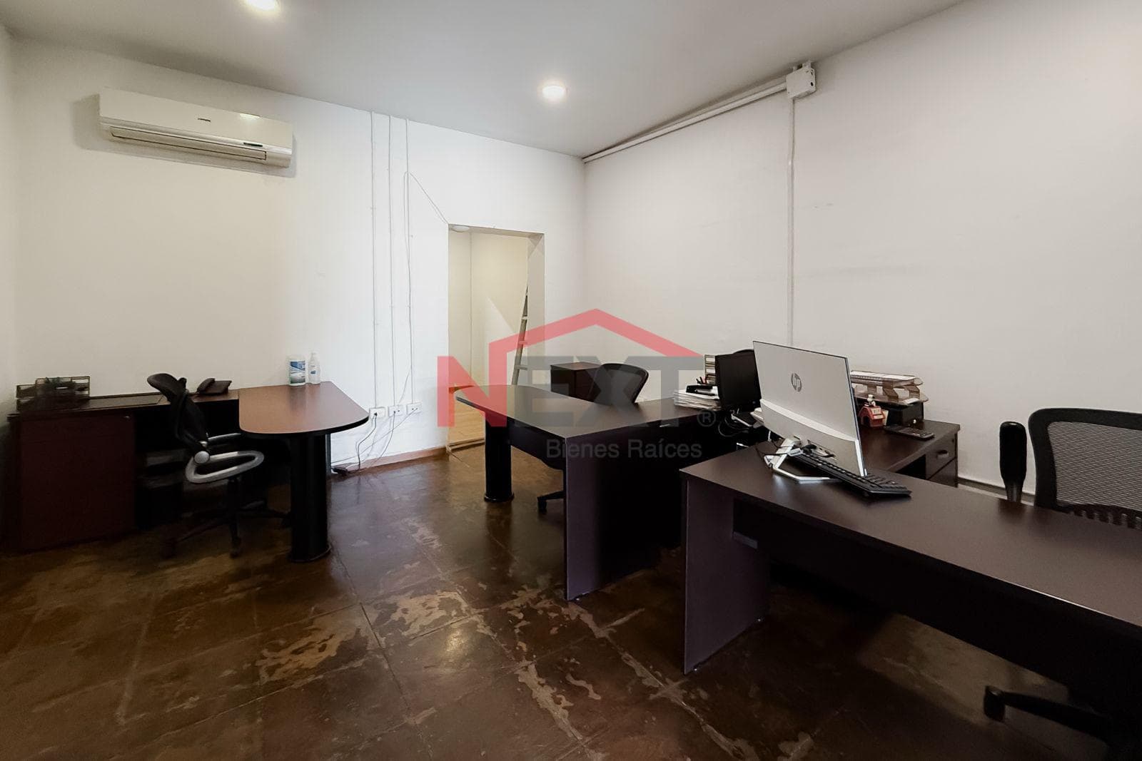 OFFICE FOR RENT IN THE EL MARIACHI NEIGHBORHOOD