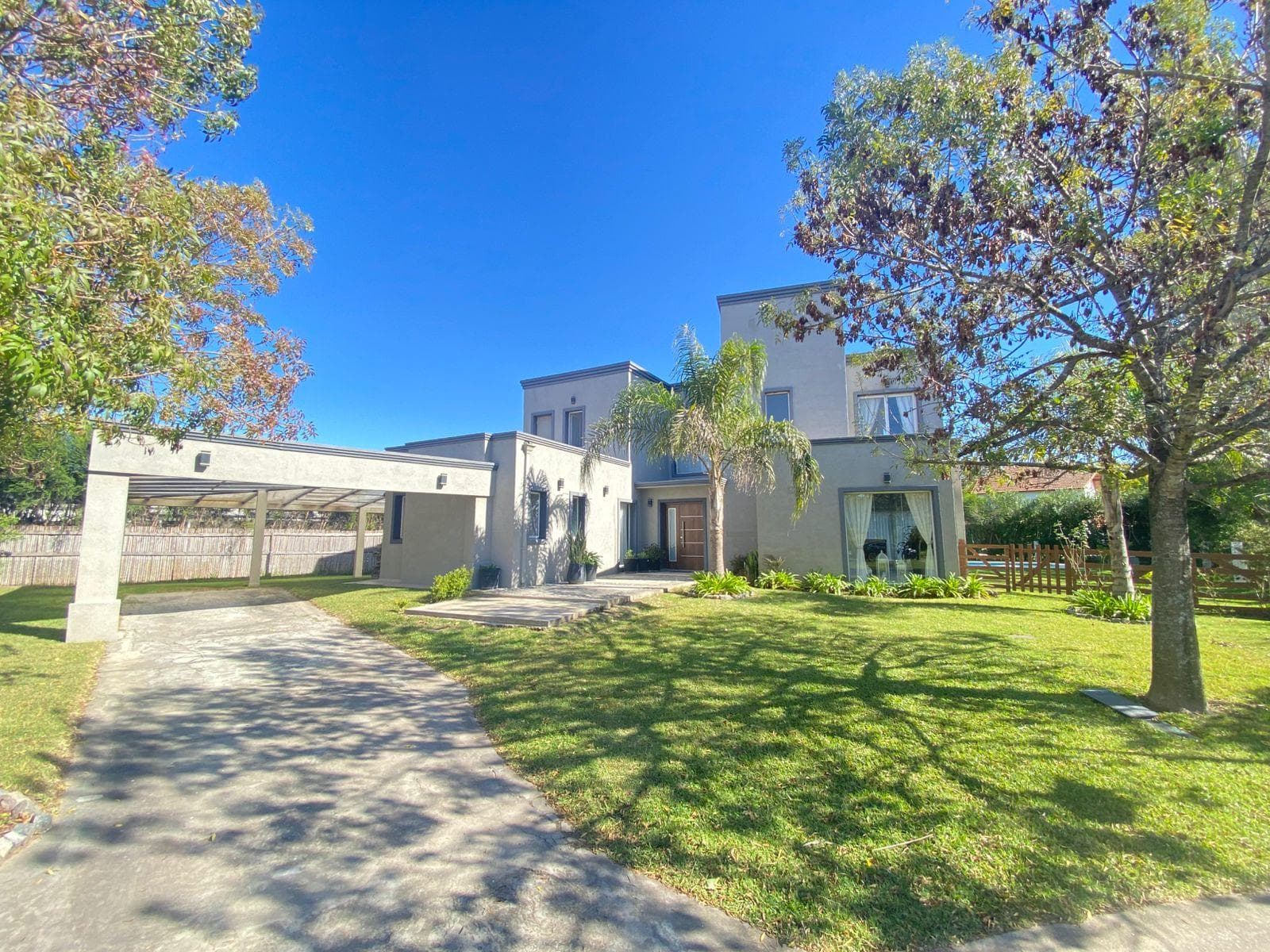 House in the La Alameda Neighborhood, Nordelta