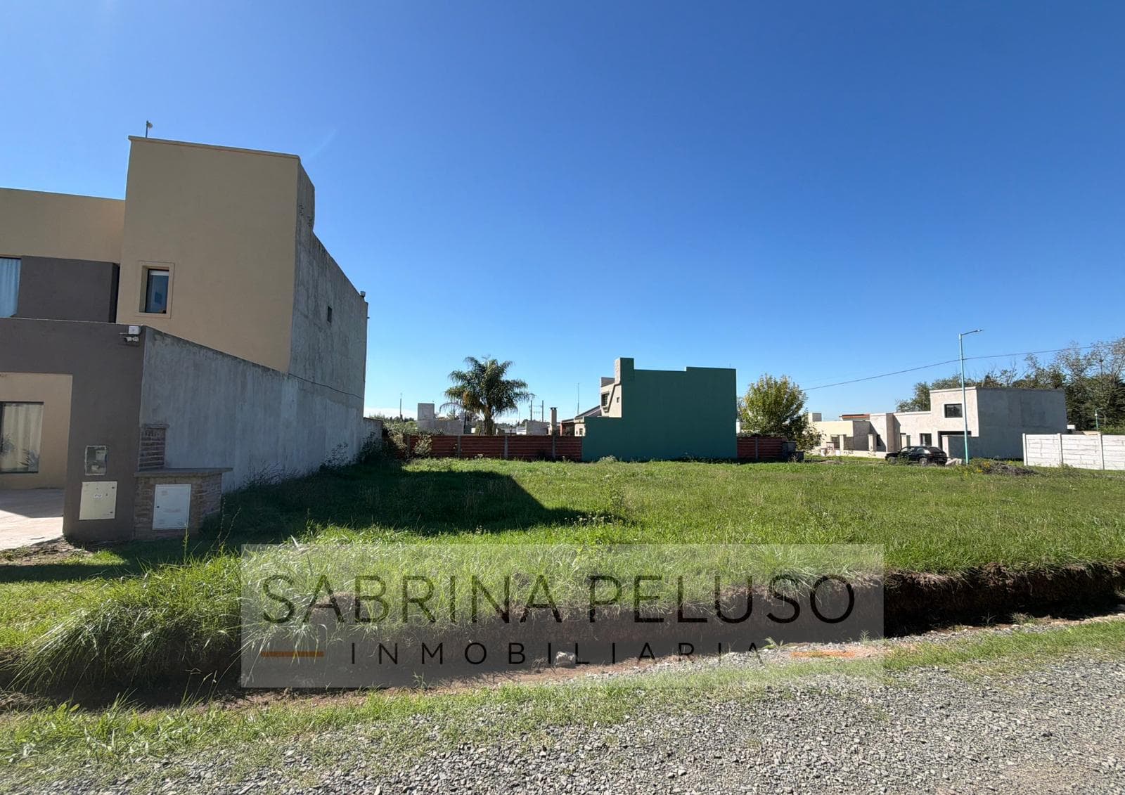 Lot for sale in Luján: 300 m² corner lot; financing available with down payment and monthly installments