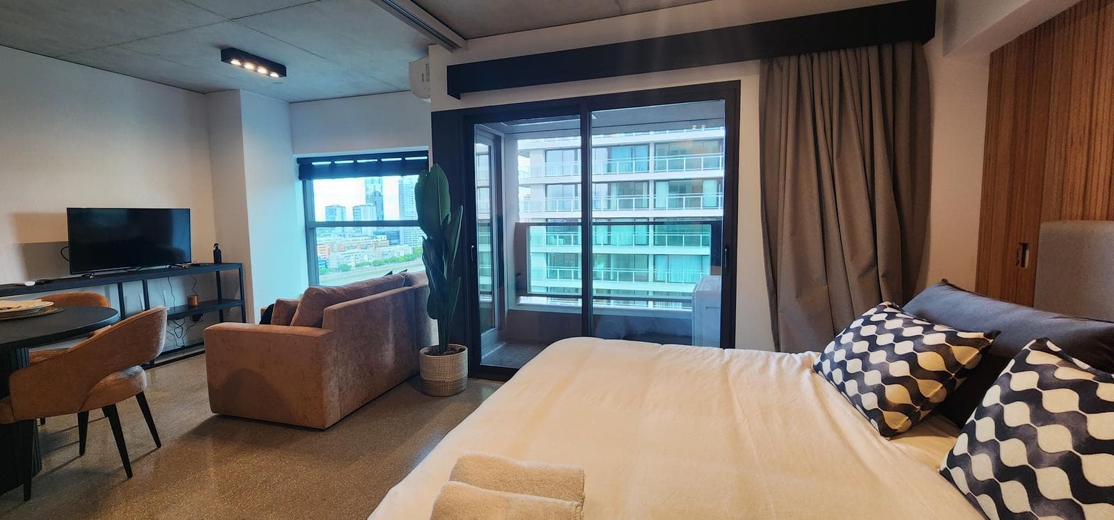 2-Room Apartment for Short-Term Rent: Furnished and Fully Equipped—Daily, Weekly, or Monthly