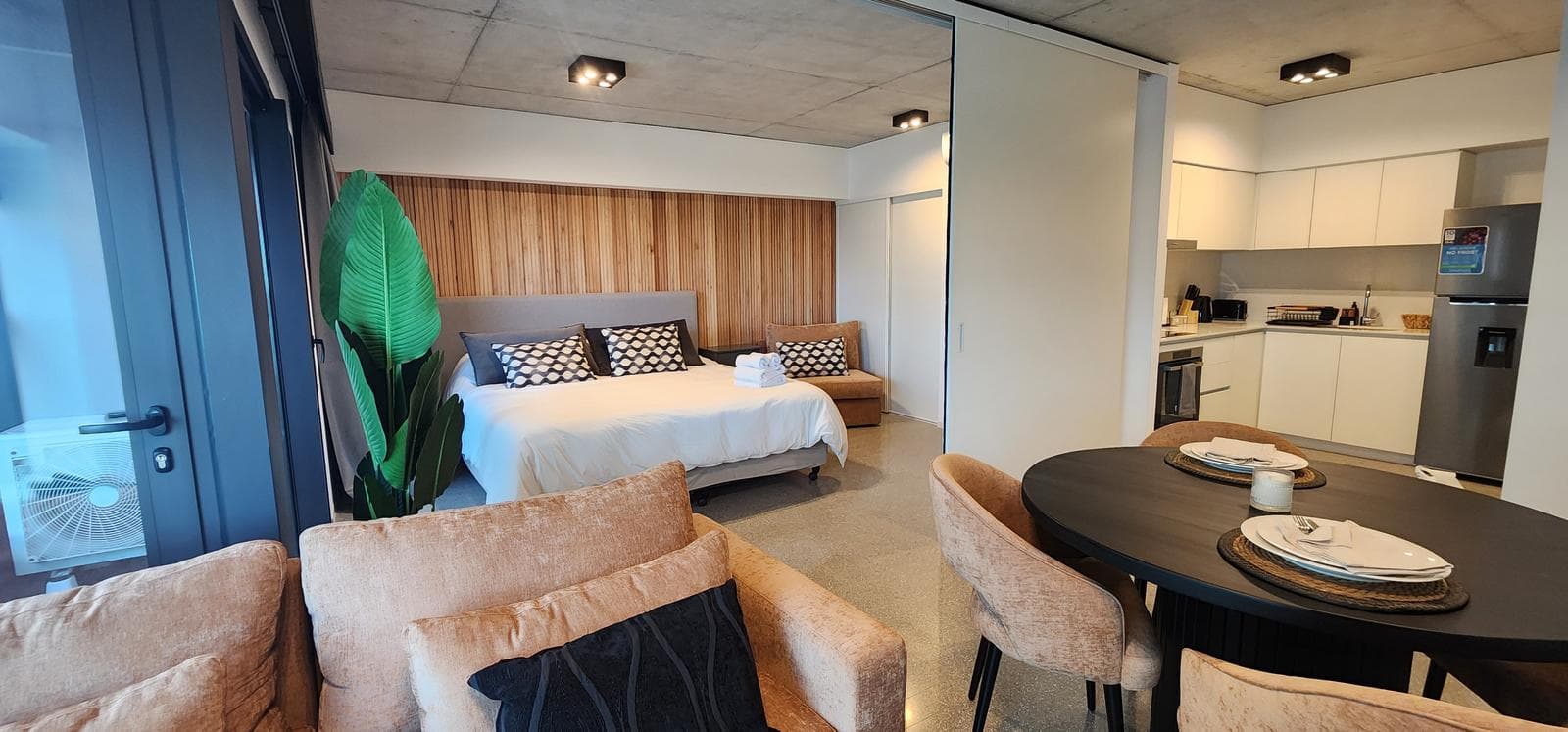 2-Room Apartment for Short-Term Rent: Furnished and Fully Equipped—Daily, Weekly, or Monthly