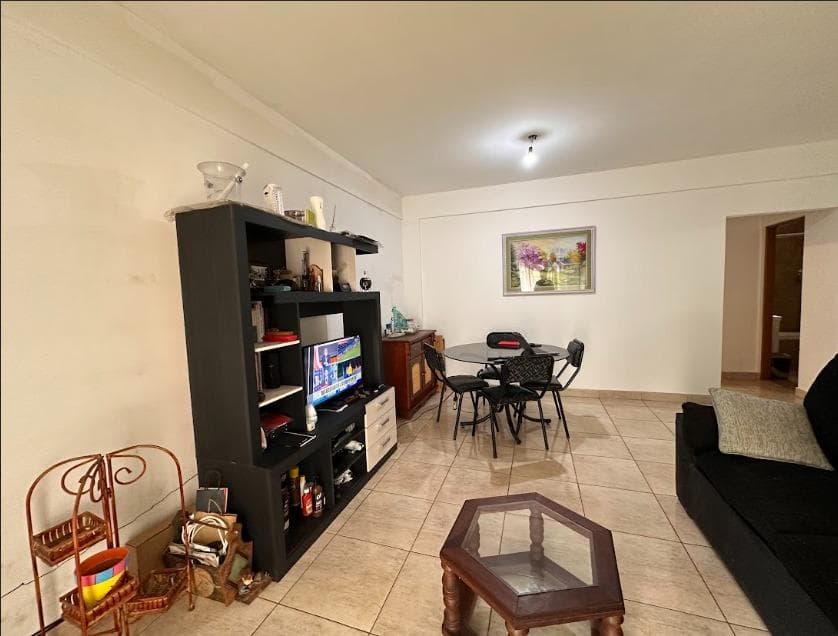 2-room apartment facing the street with a garage