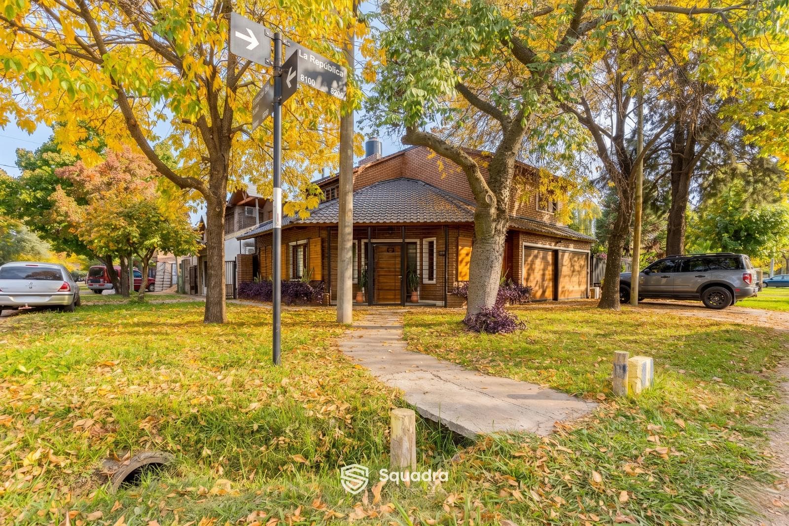 FOR SALE | TRADE - Three-bedroom house with double garage and backyard - Fisherton, Rosario.