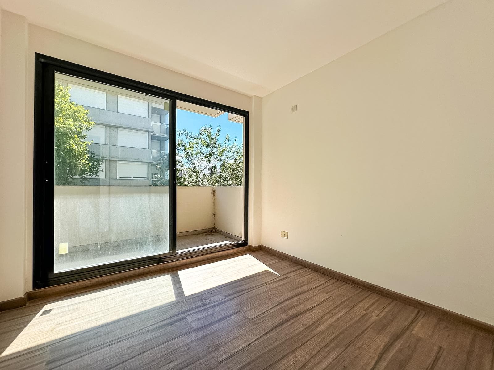 One-Bedroom Apartment for Sale with Office and Balcony—Brand New. Lourdes