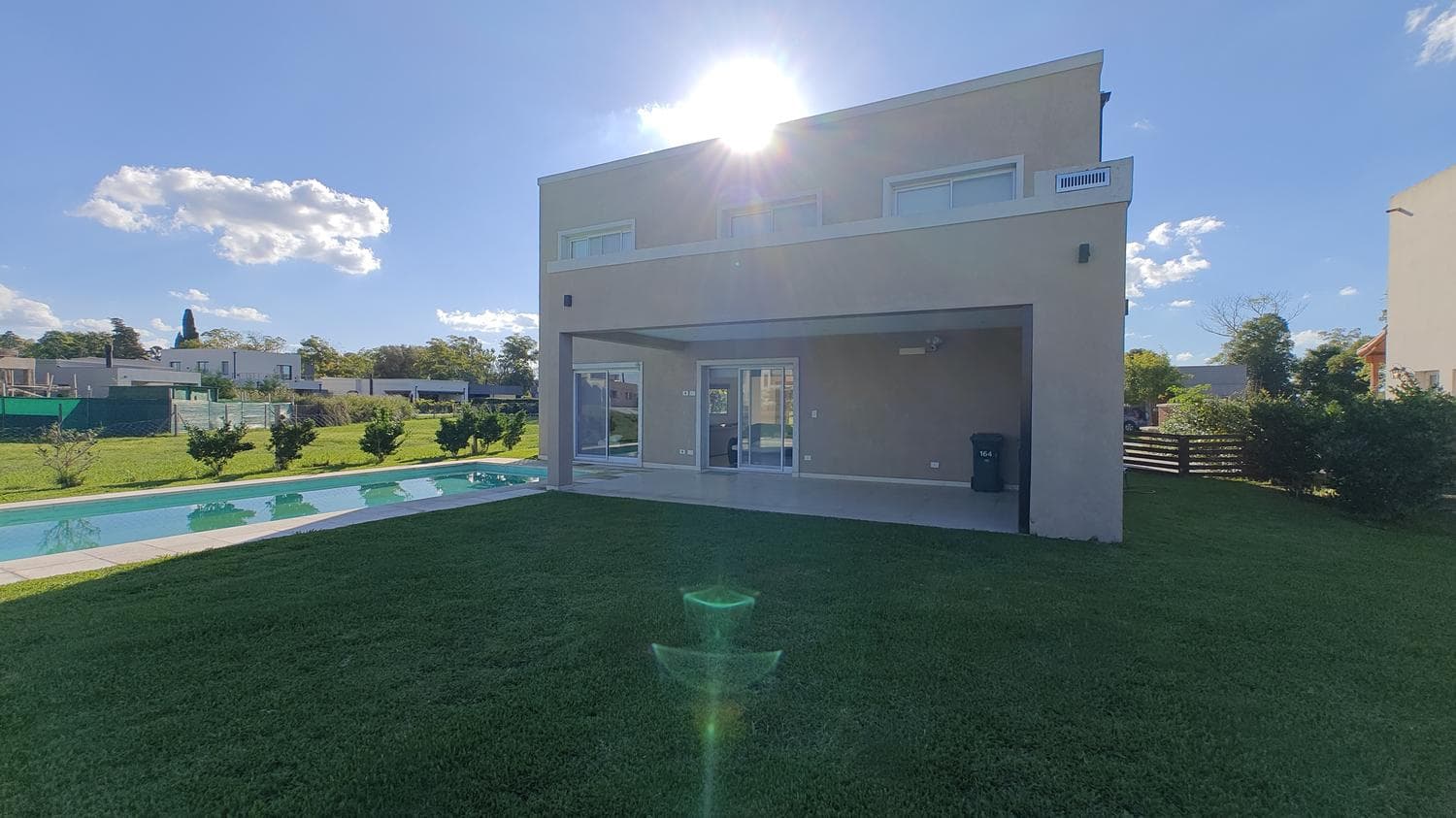 Modern house, 3 bedrooms, 1 suite, pool, on 2 floors